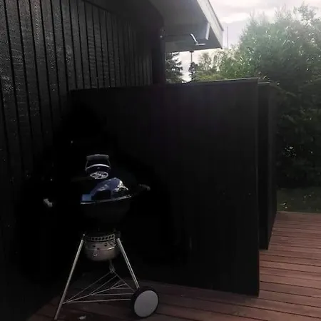 En Perle Af Et Taet Pa Bade Og By Hornbæk