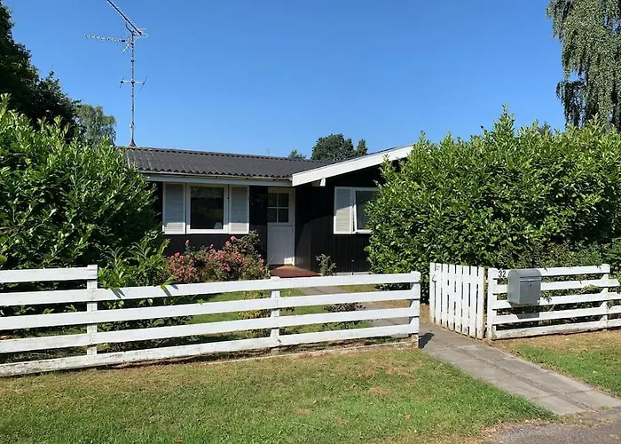 En Perle Af Et Taet Pa Bade Og By 別荘